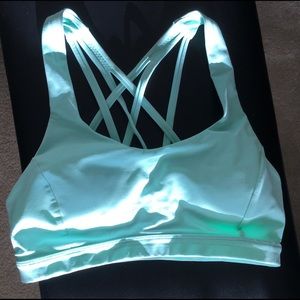 Lululemon Mint Green Free To Be Serene Bra sz 4